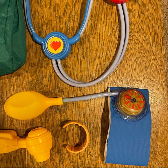 2005  Fisher Price Pretend Play Medical Doctor Bag with Tools - Picture 5 of 7